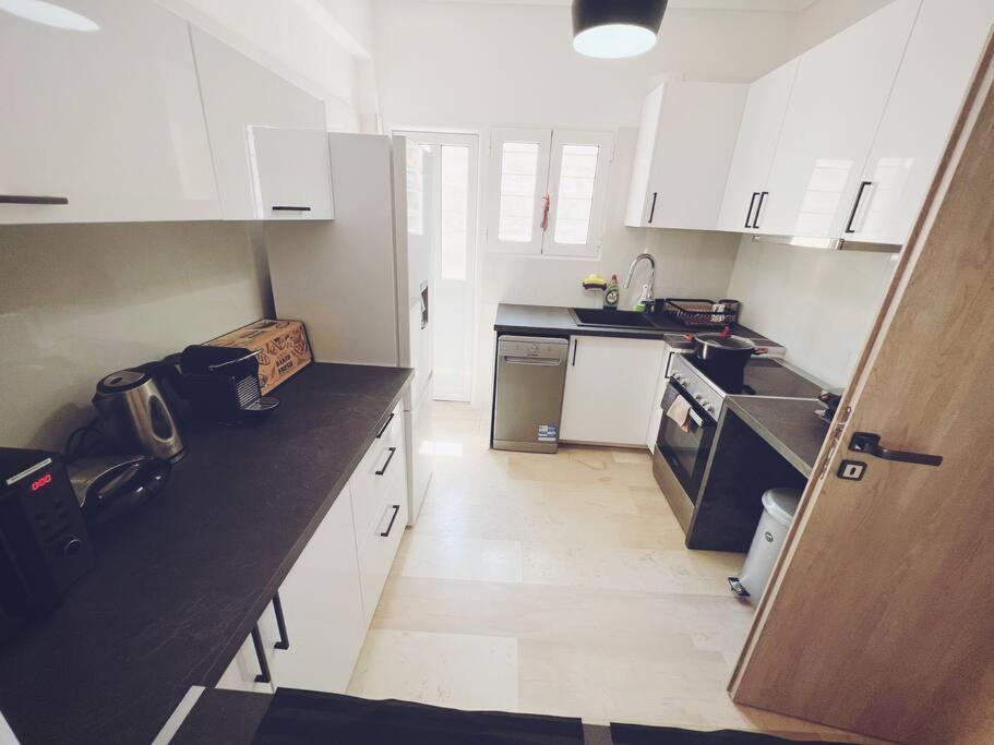 Minimal 3Br Apartment In Афіни Екстер'єр фото