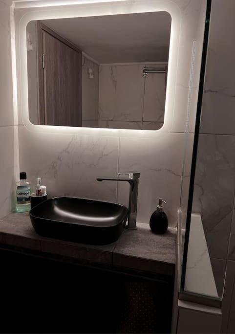 Minimal 3Br Apartment In Афіни Екстер'єр фото