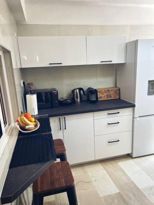 Minimal 3Br Apartment In Афіни Екстер'єр фото